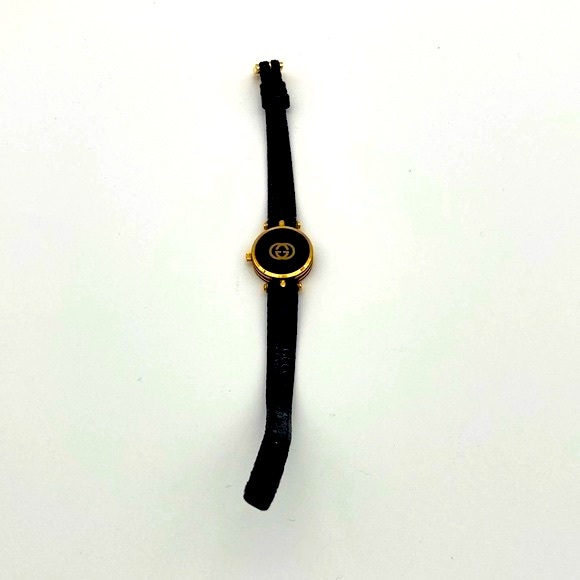 Vintage Ladies Black and Gold Gucci Watch. - Picture 5 of 10